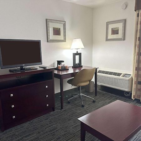 Quality Inn & Suites ايفرت المظهر الخارجي الصورة
