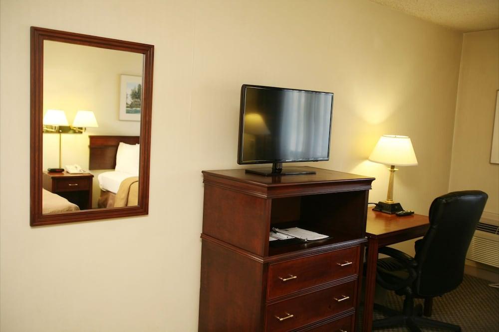 Quality Inn & Suites ايفرت المظهر الخارجي الصورة