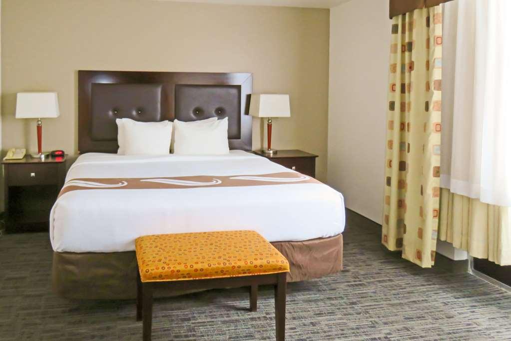 Quality Inn & Suites ايفرت الغرفة الصورة