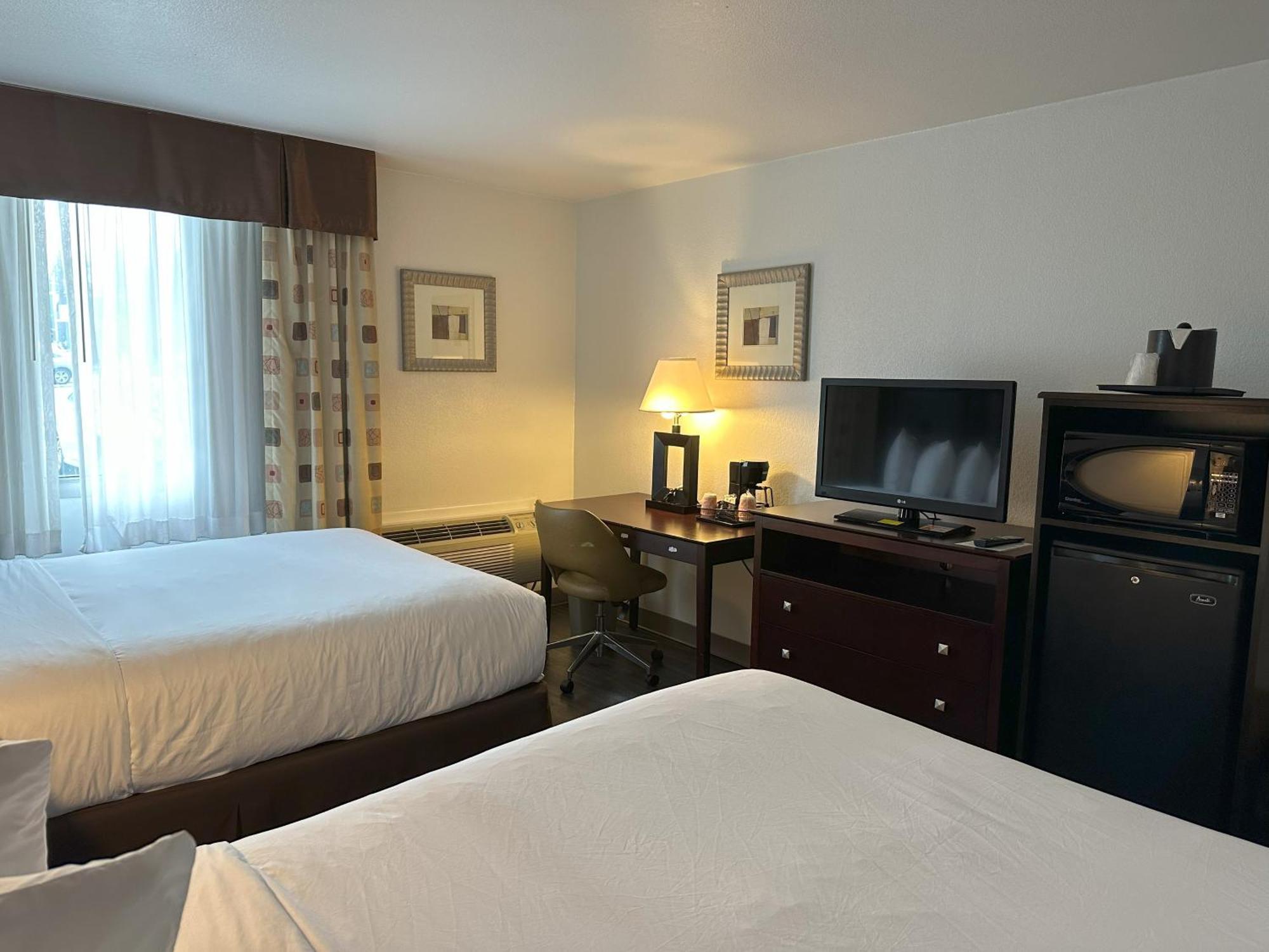 Quality Inn & Suites ايفرت المظهر الخارجي الصورة