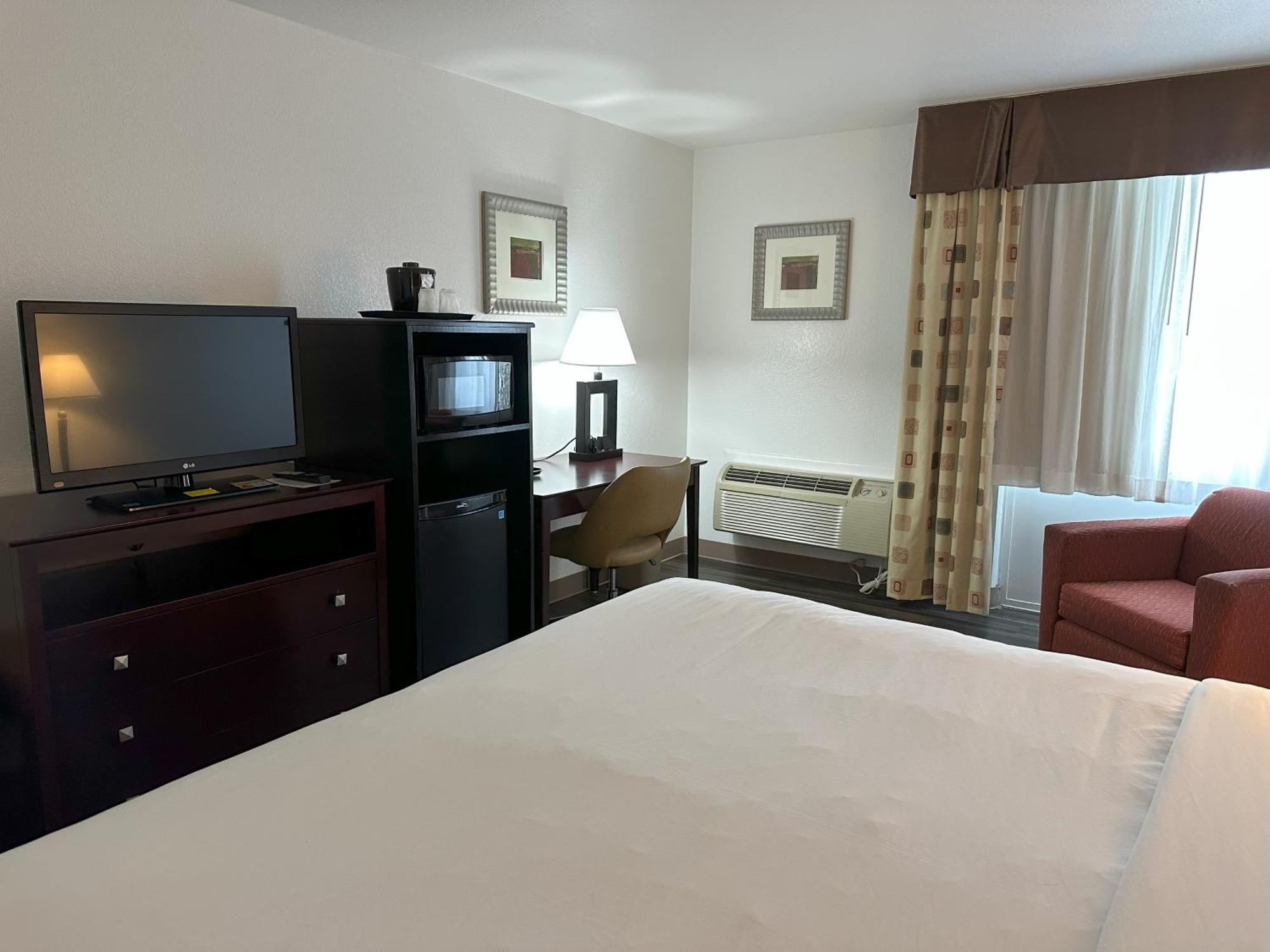 Quality Inn & Suites ايفرت المظهر الخارجي الصورة