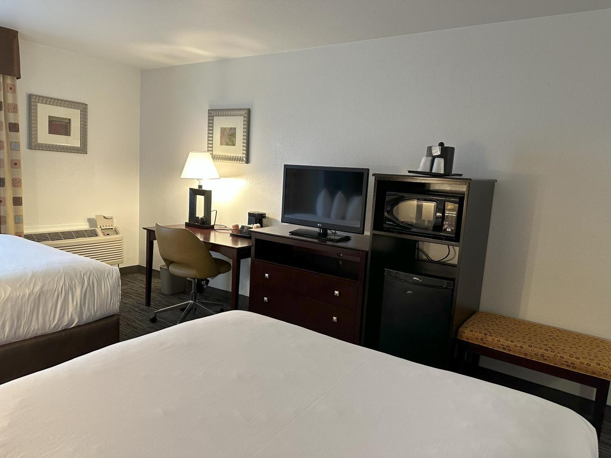 Quality Inn & Suites ايفرت المظهر الخارجي الصورة