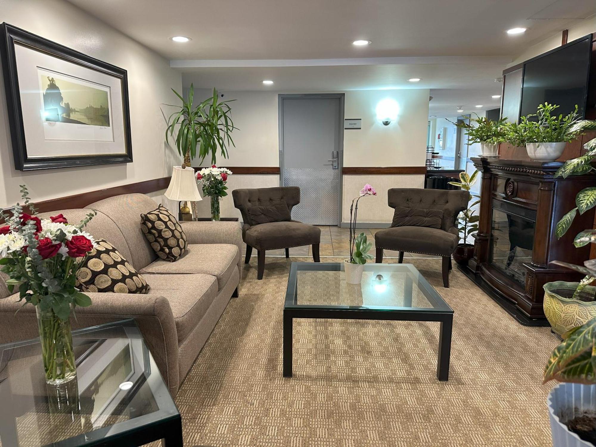 Quality Inn & Suites ايفرت المظهر الخارجي الصورة