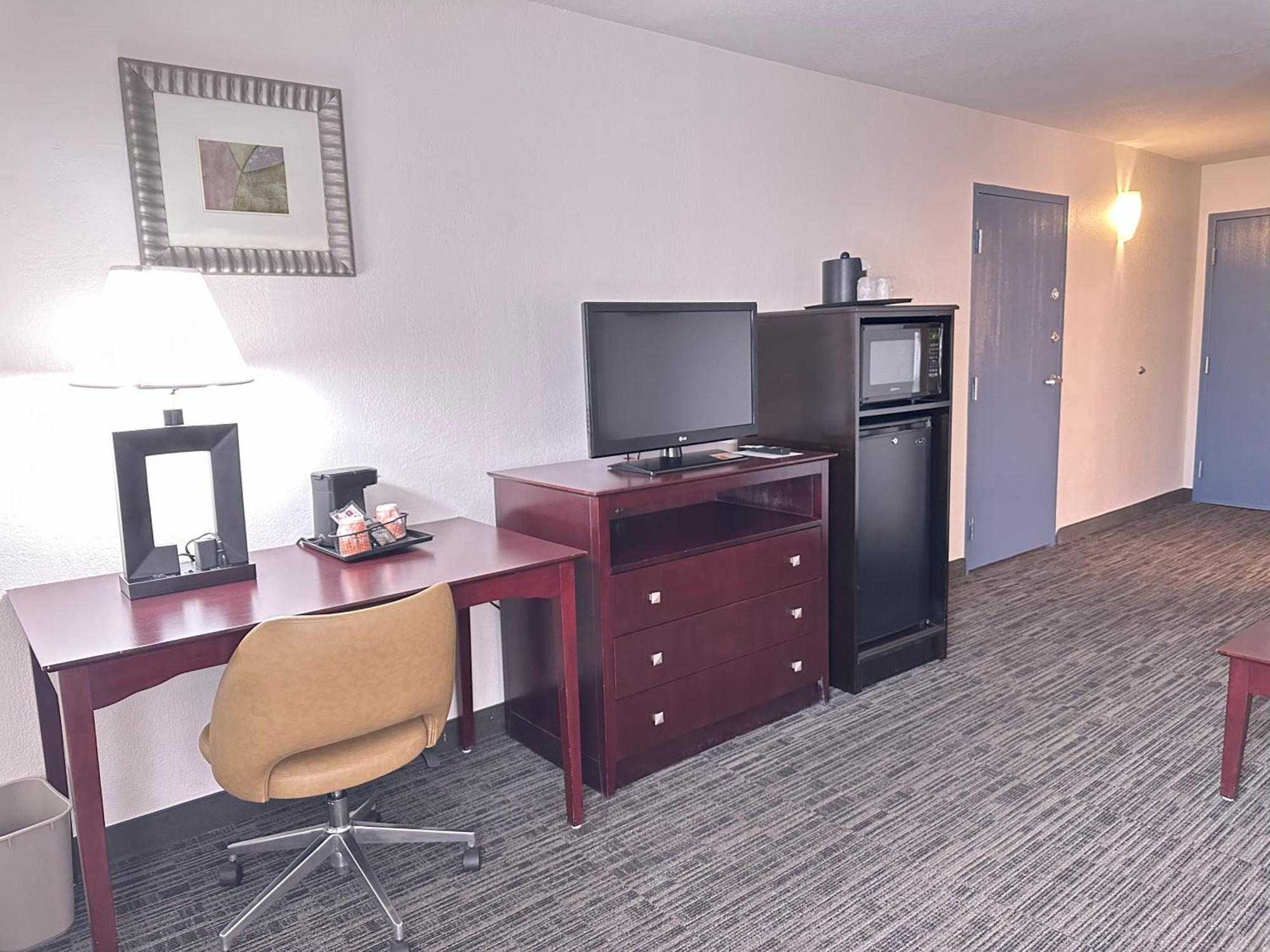 Quality Inn & Suites ايفرت المظهر الخارجي الصورة