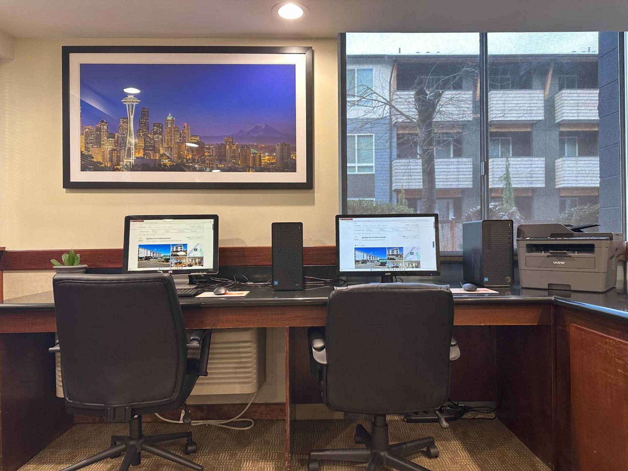 Quality Inn & Suites ايفرت المظهر الخارجي الصورة