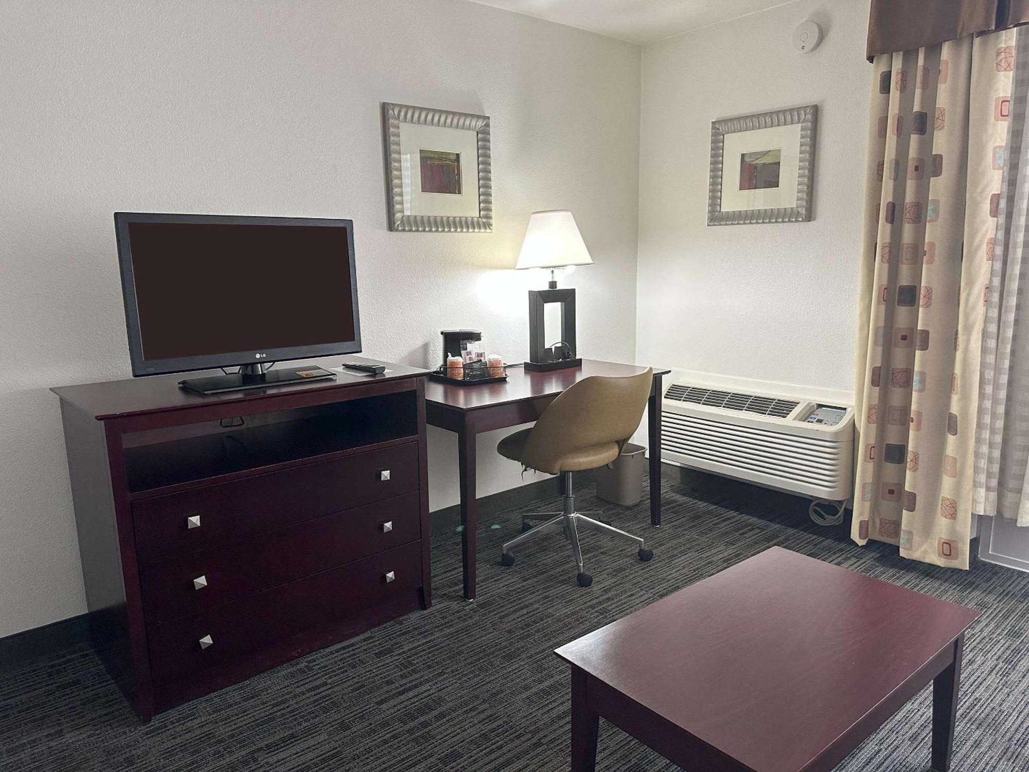 Quality Inn & Suites ايفرت المظهر الخارجي الصورة