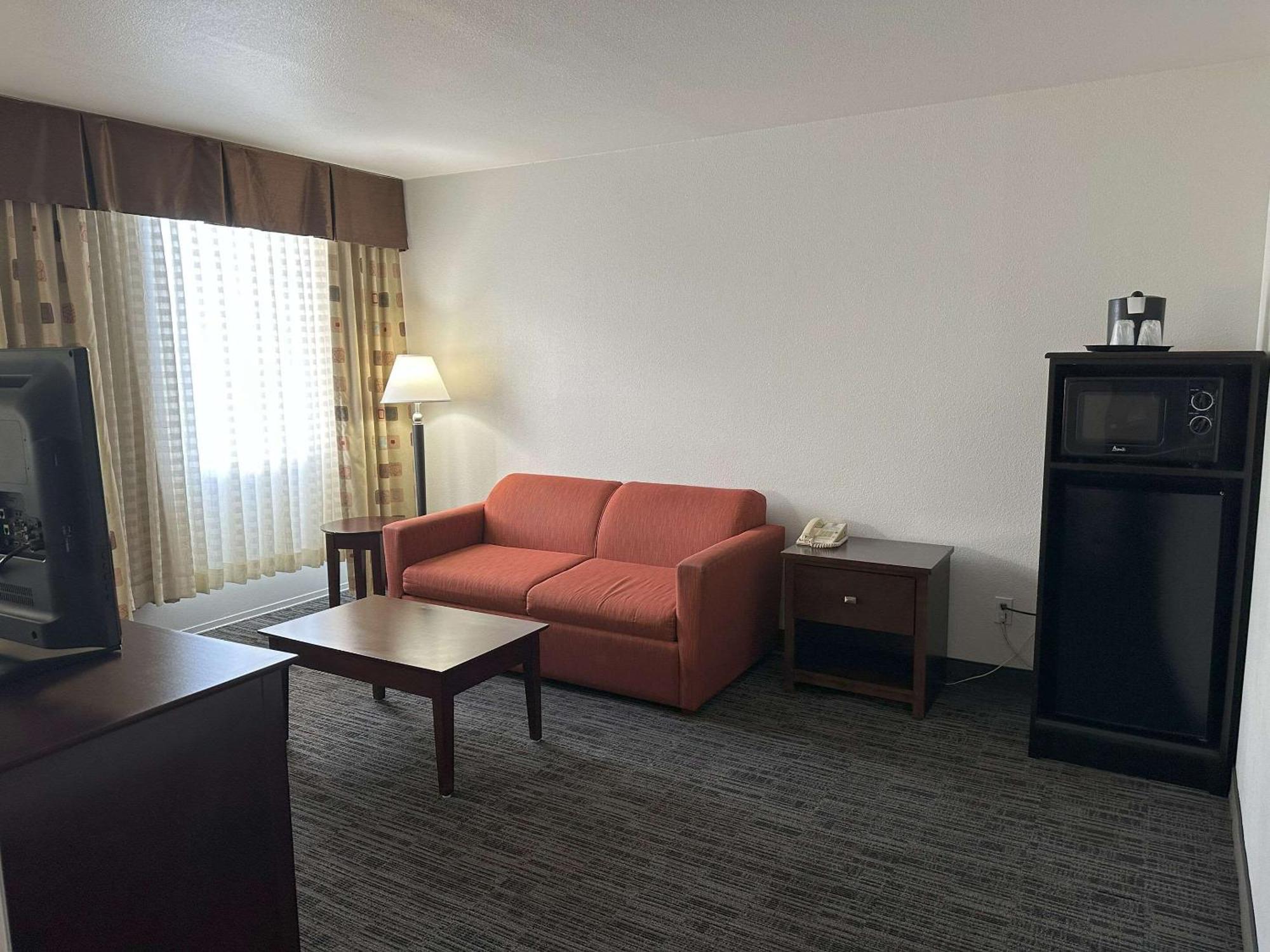 Quality Inn & Suites ايفرت المظهر الخارجي الصورة
