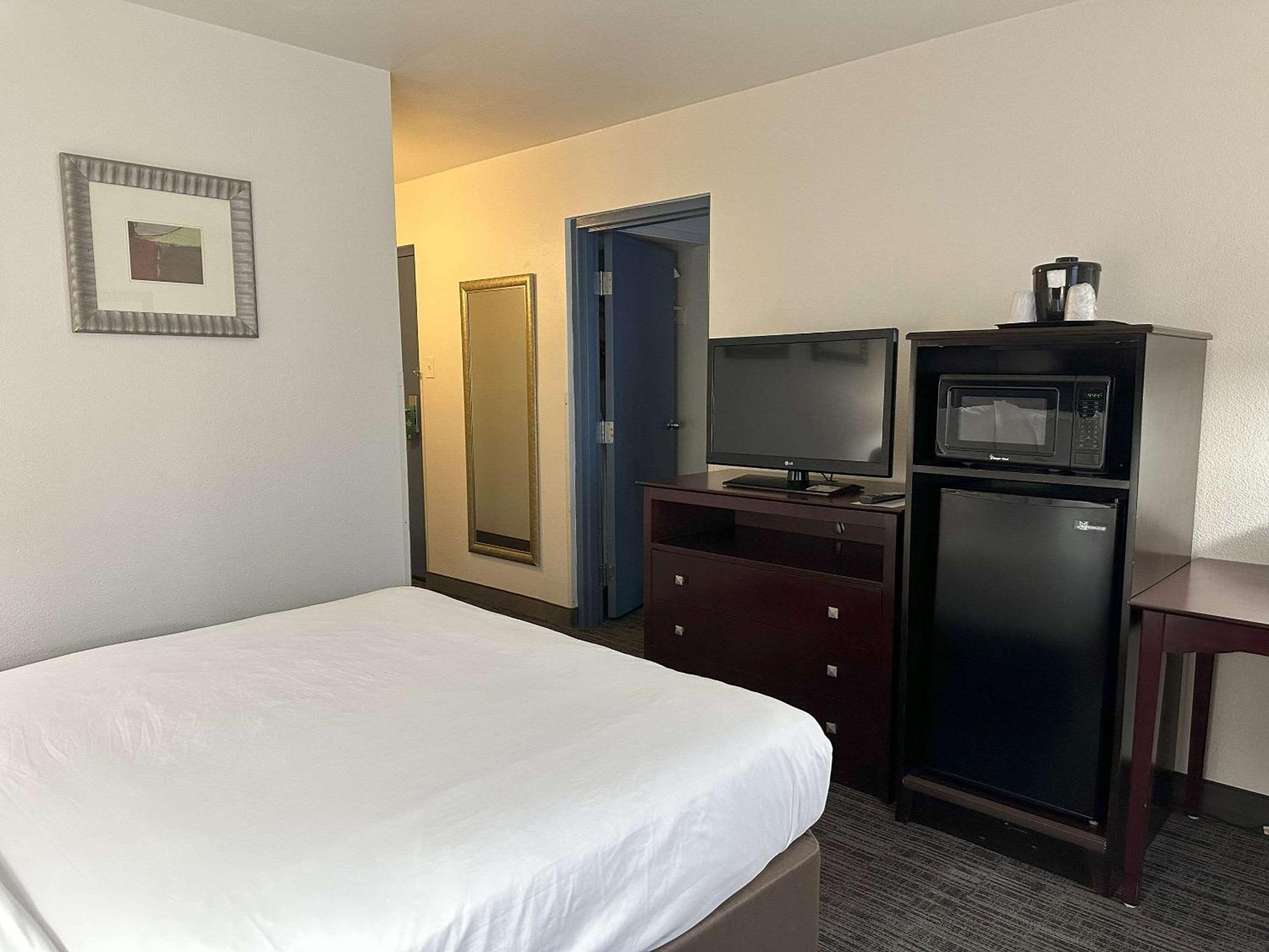 Quality Inn & Suites ايفرت المظهر الخارجي الصورة