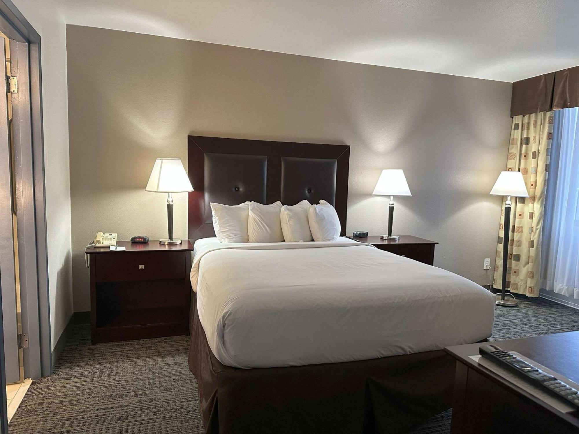 Quality Inn & Suites ايفرت المظهر الخارجي الصورة