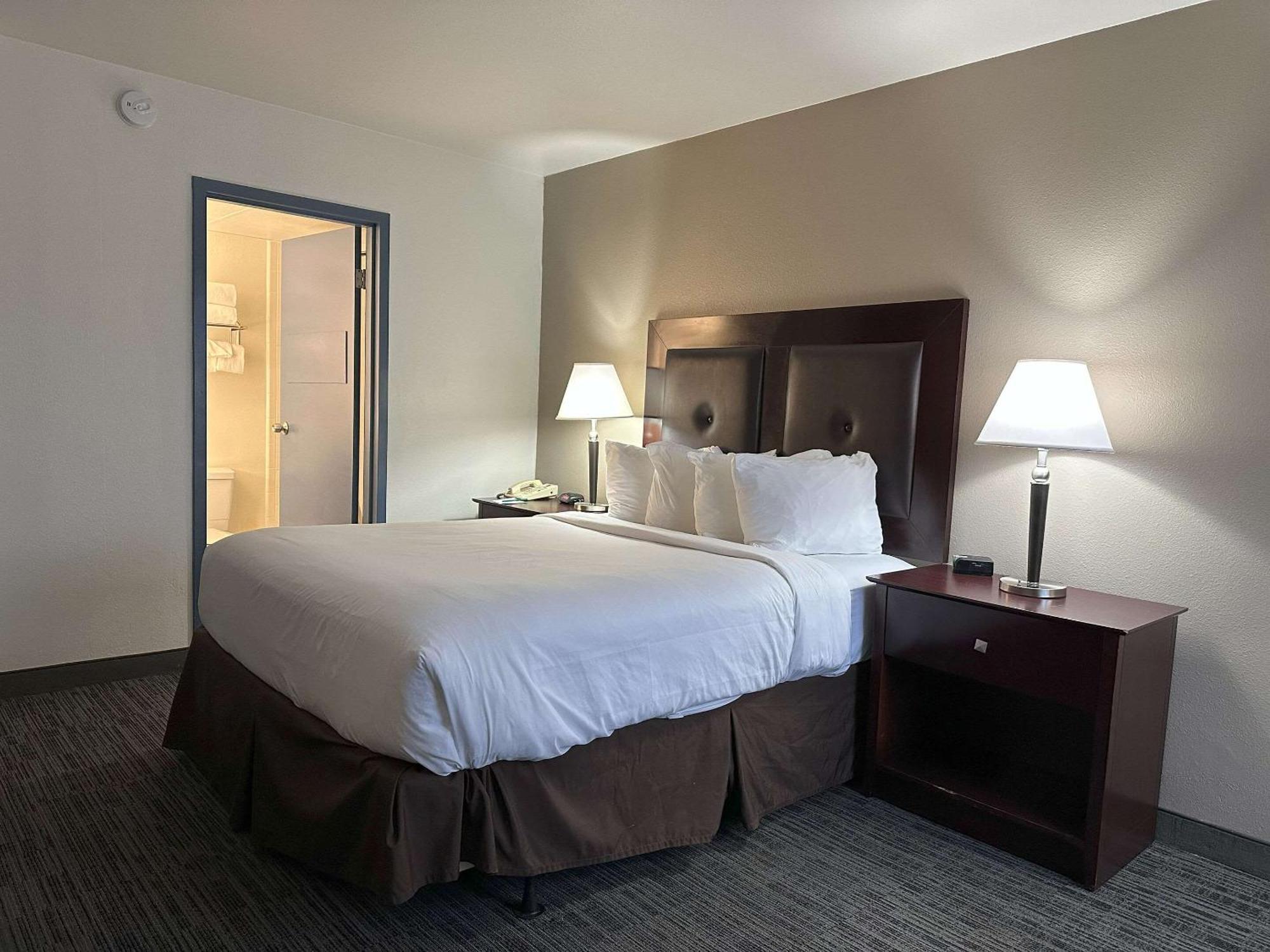 Quality Inn & Suites ايفرت المظهر الخارجي الصورة