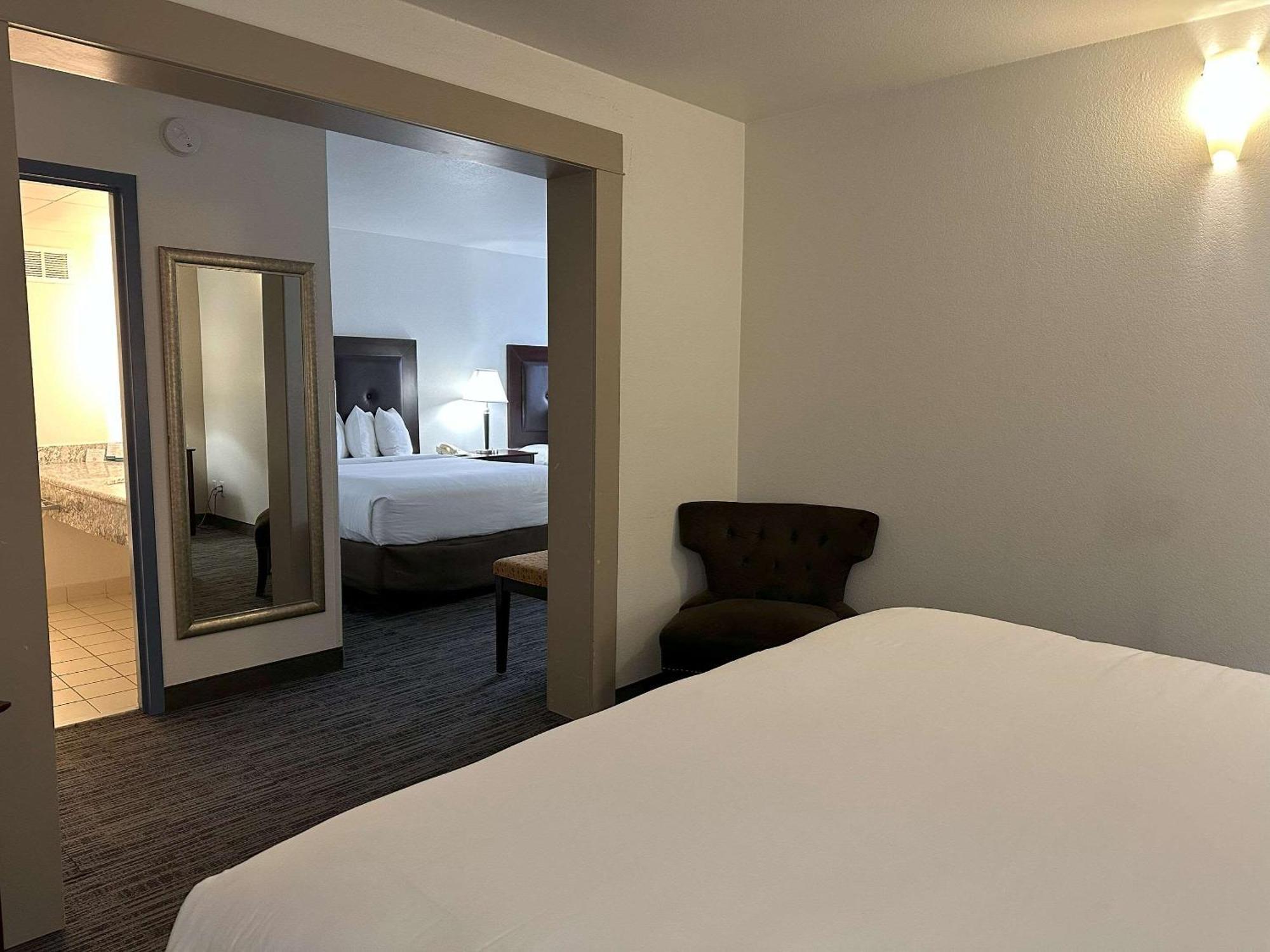 Quality Inn & Suites ايفرت المظهر الخارجي الصورة