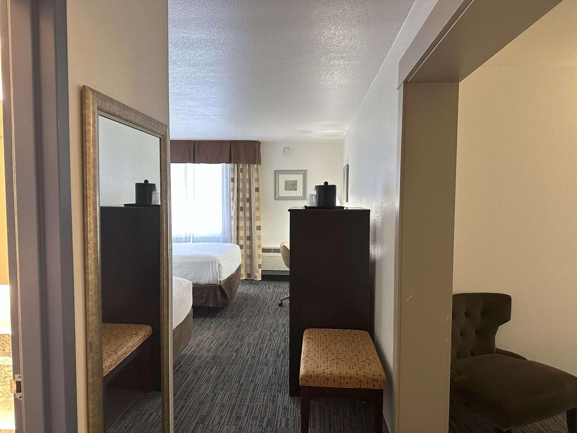 Quality Inn & Suites ايفرت المظهر الخارجي الصورة